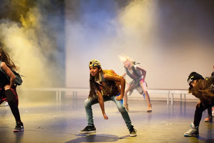 hình ảnh : nghệ thuật trình diễn, sân khấu, các môn thể thao, hiphop, hấp  dẫn, sự giải trí, biểu diễn nghệ thuật, Vũ đạo, Breakdancing, Nhà hát âm  nhạc, nhảy hiện
