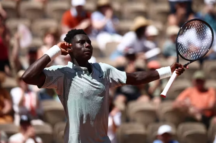 Tay vợt 17 tuổi đi vào lịch sử sau chiến thắng tại Roland Garros 2026 -  Tuổi Trẻ Online