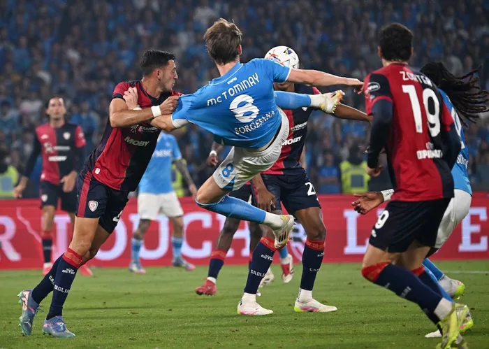 Hình ảnh trái ngược giữa Napoli và Inter trong ngày hạ màn Serie A