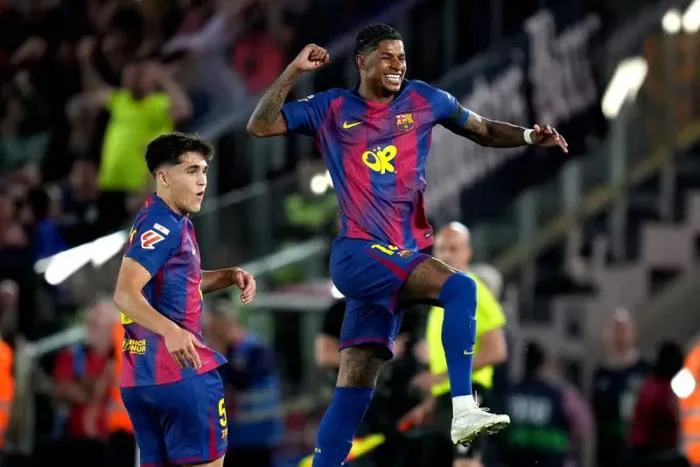 Rashford lập siêu phẩm sút phạt nhấn chìm Real Madrid, Barca sớm vô địch La  Liga