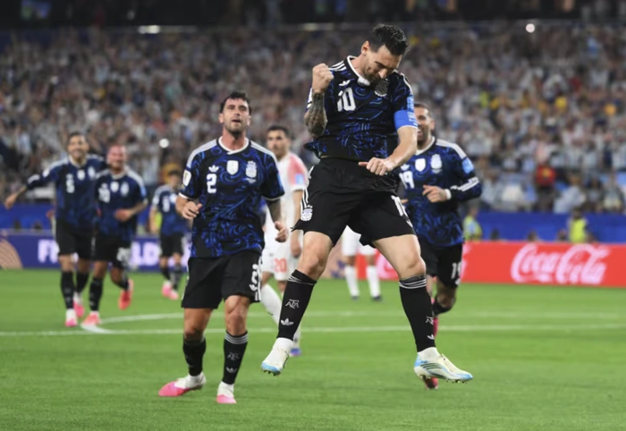 Messi lập siêu phẩm sút phạt, Argentina toàn thắng vòng bảng World Cup 2026  | Báo Dân trí
