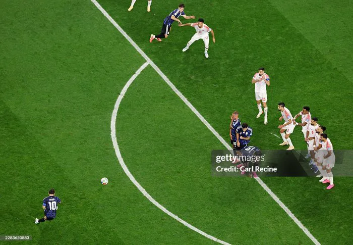 Video fancam bắt trọn siêu phẩm sút phạt đẹp nao lòng của Messi
