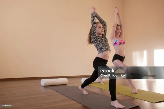 Thể Thao Tuổi Teen Yoga Cho Trẻ Em Hình ảnh Sẵn có - Tải xuống Hình ảnh  Ngay bây giờ - Bàn tay con người, Bộ phận cơ thể người, Chân dung -