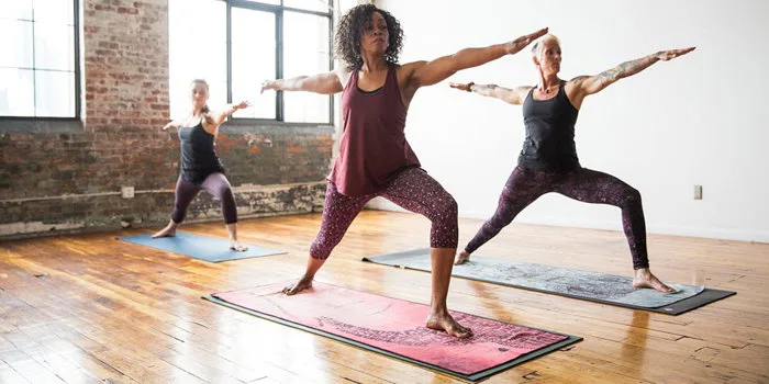 Bộ hình ảnh, dáng tư thế yoga đẹp không thể rời mắt