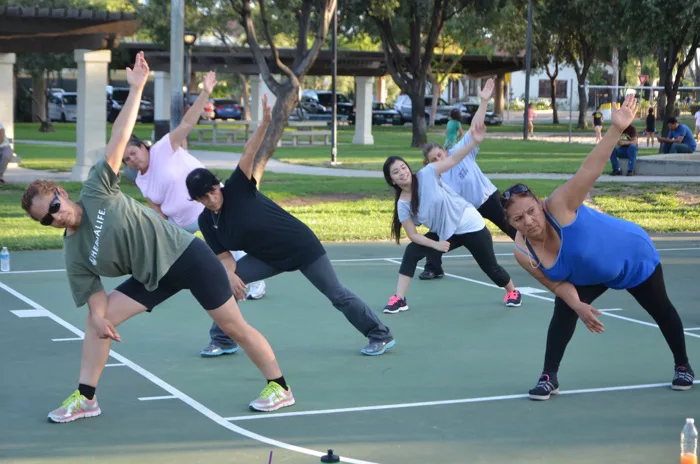 hình ảnh : Môn thể thao, công viên, đào tạo, tập thể dục, Sức khỏe, Ngoài  trời, đàn bà, các môn thể thao, căng ra, Yoga, Chạy nước rút, thể dục thể