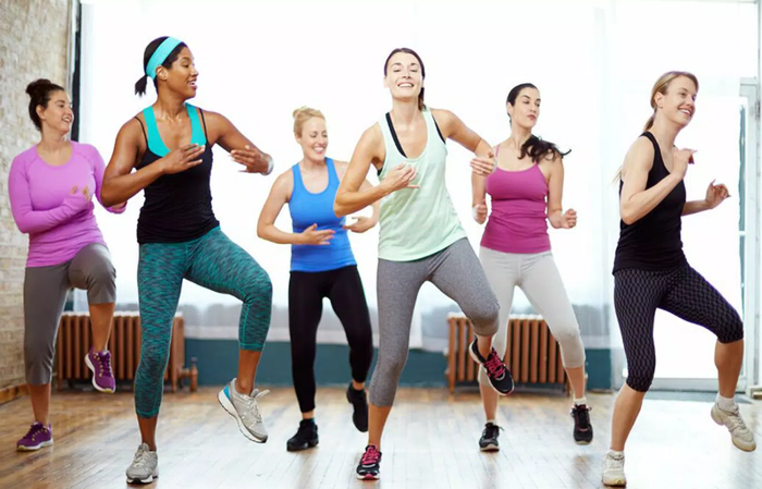 Nên tập yoga hay zumba, nếu kết hợp cả hai thì thế nào? - Nhà thuốc FPT  Long Châu