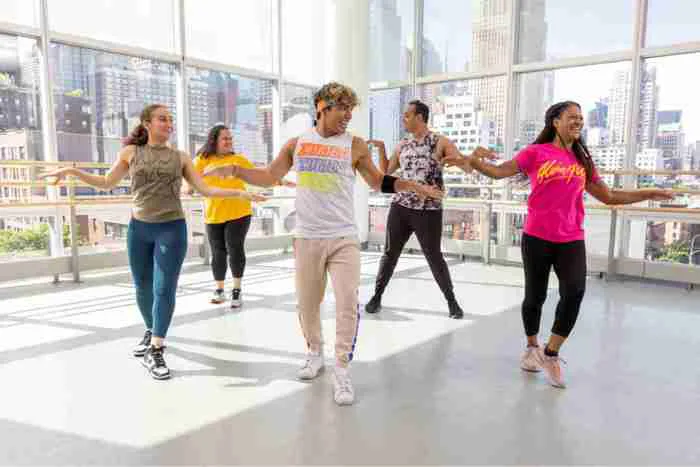 Zumba Dance Workout: Bí quyết đốt mỡ, tăng sức bền hiệu quả