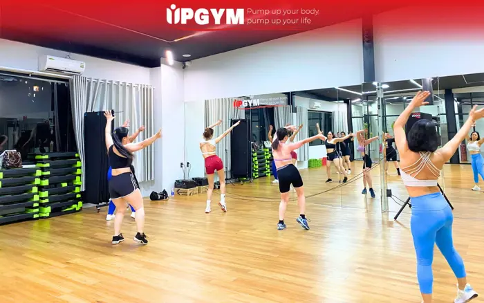 Phòng Tập Có Huấn Luyện Viên Hướng Dẫn Zumba Cơ Bản - UP GYM - Hệ Thống Lớp  Tập Giảm Cân Chuẩn Khoa Học
