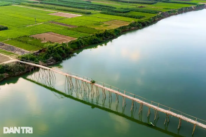 Cầu tre duy nhất còn lại ở Quảng Nam, khách nước ngoài thích thú chụp ảnh |  Báo Dân trí