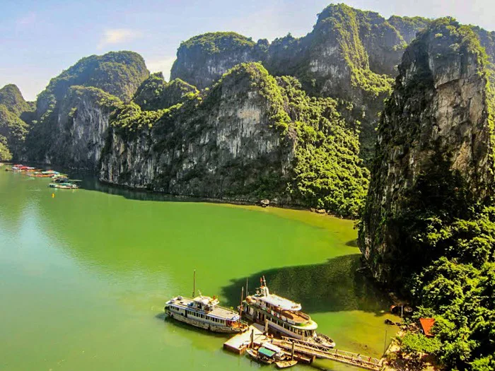 hình ảnh : Nước, thiên nhiên, con sông, dãy núi, Sự phản chiếu, phong cảnh,  Fjord, Hồ chứa, Du lịch, Địa hình, Đường thuỷ, Đá, Chèo thuyền, Núi, Alps,  Thuyền, tàu thuyền,