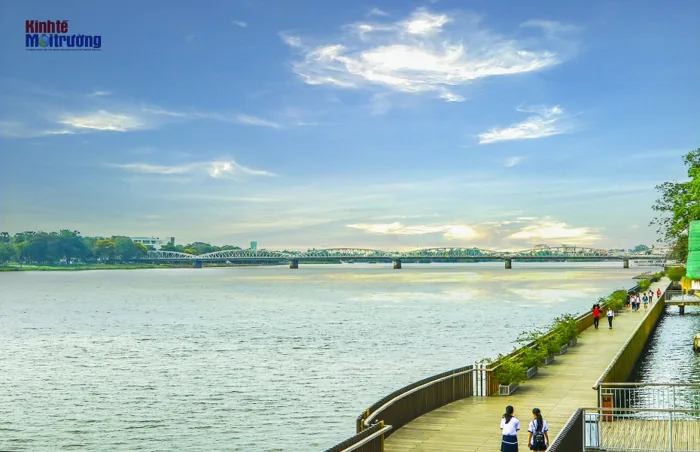 Ngắm nhìn những dòng sông xanh dịu mát trên mảnh đất cố đô Huế
