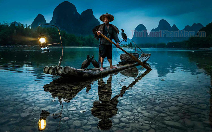 Dòng sông hiện lên với vẻ đẹp tuyệt mỹ, như một kiệt tác của thiên nhiên.