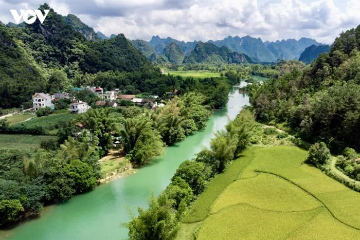 Non nước hữu tình nơi dòng sông Quây Sơn Cao Bằng