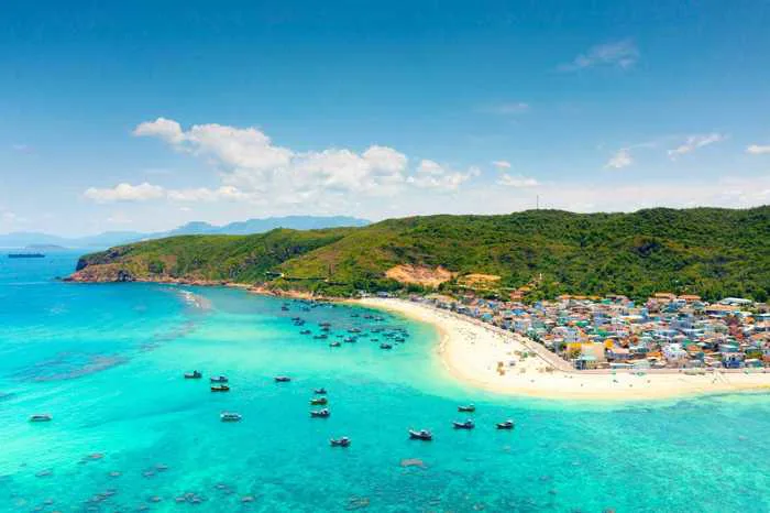 Biển Quy Nhơn: 13 bãi biển đẹp lụi tim, tắm biển, vui chơi miễn chê –  VinWonders