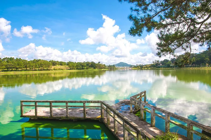 Thơ mộng bên những hồ nước trong xanh tại Đà Lạt