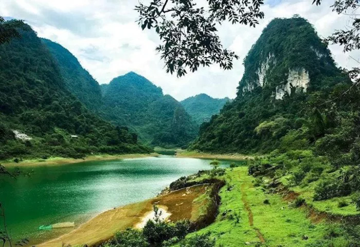 12 hồ nước đẹp nhất Việt Nam, phong cảnh tựa tranh vẽ, có hồ được ví là 
