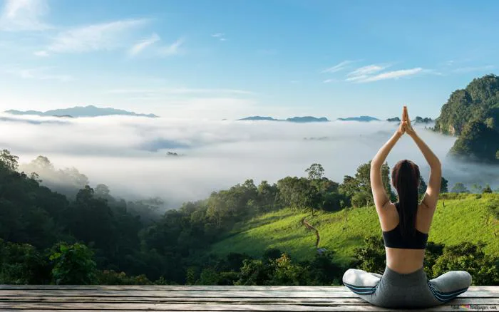 Cô gái thiền định với thiên nhiên 8K tải xuống hình nền