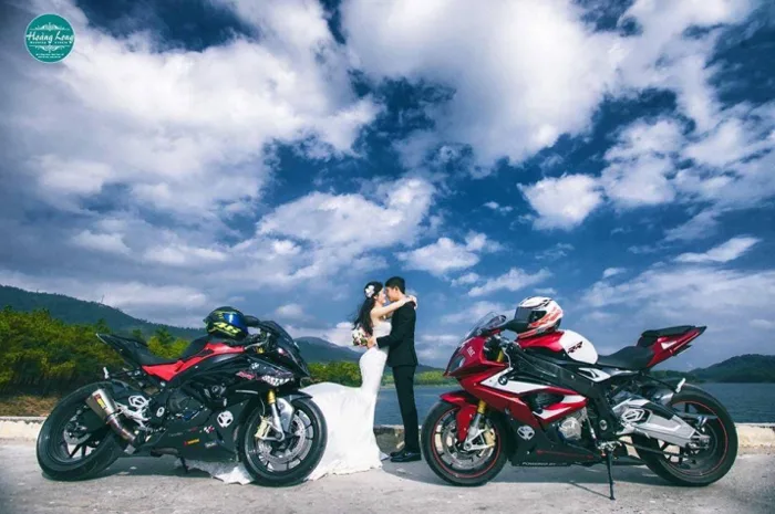 Bộ ảnh cưới cùng siêu mô tô BMW S1000RR gây sốt dân mạng