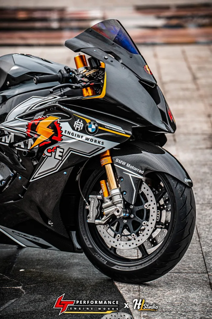 Cận cảnh siêu phẩm BMW S1000RR độ thân dài độc nhất tại Việt Nam